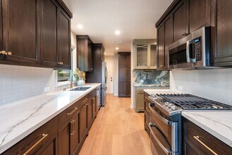 8900 Wilshire Blvd-Unit -ID1042983P in Beverly Hills, CA - Building Photo - Building Photo