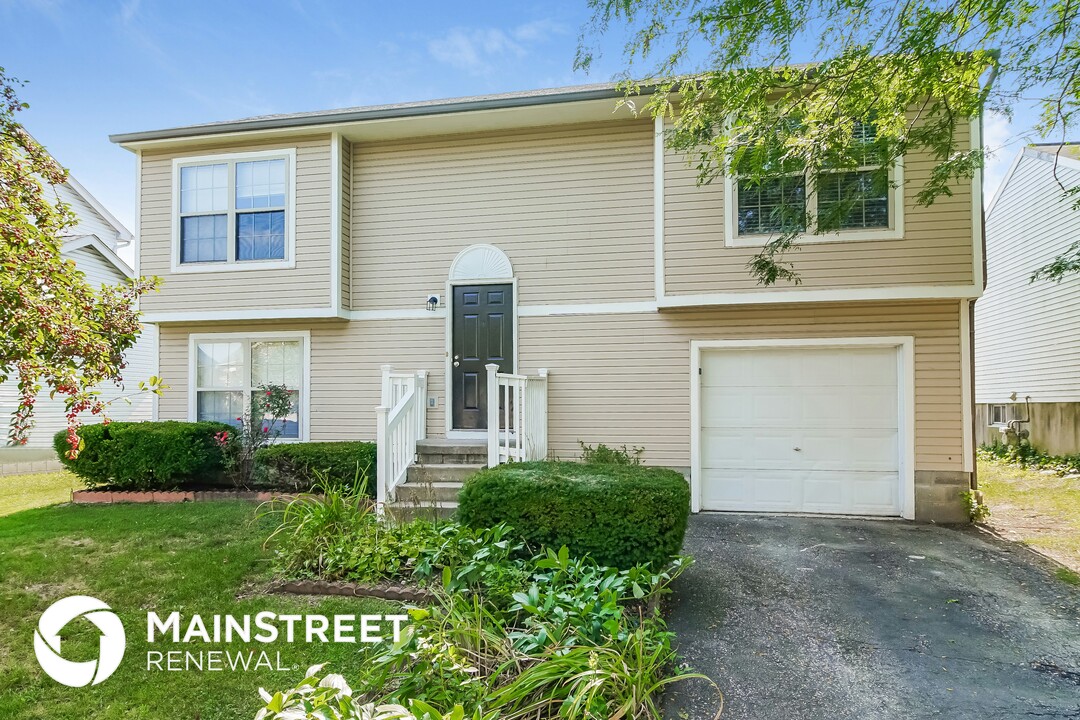 1574 Autumn Village Dr in Columbus, OH - Building Photo