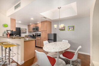 10410 N Cave Creek Rd in Phoenix, AZ - Building Photo - Building Photo