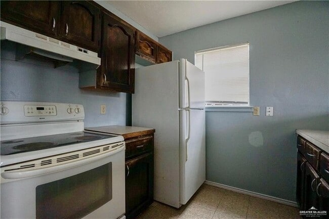104 Carlotta St, Unit 2 in Mission, TX - Building Photo - Building Photo