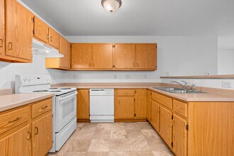 Gateway Estates Apartments in Beloit, WI - Building Photo - Building Photo