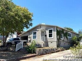 131 Los Arboles in San Antonio, TX - Building Photo