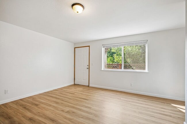 1845 N Keene Way Dr in Medford, OR - Building Photo - Building Photo