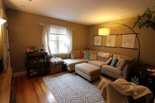 30 Beechcroft St, Unit 1 in Boston, MA - Building Photo