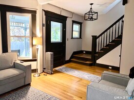 1908 Stratfield Rd in Fairfield, CT - Building Photo