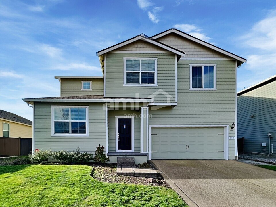 359 York St in Woodland, WA - Building Photo