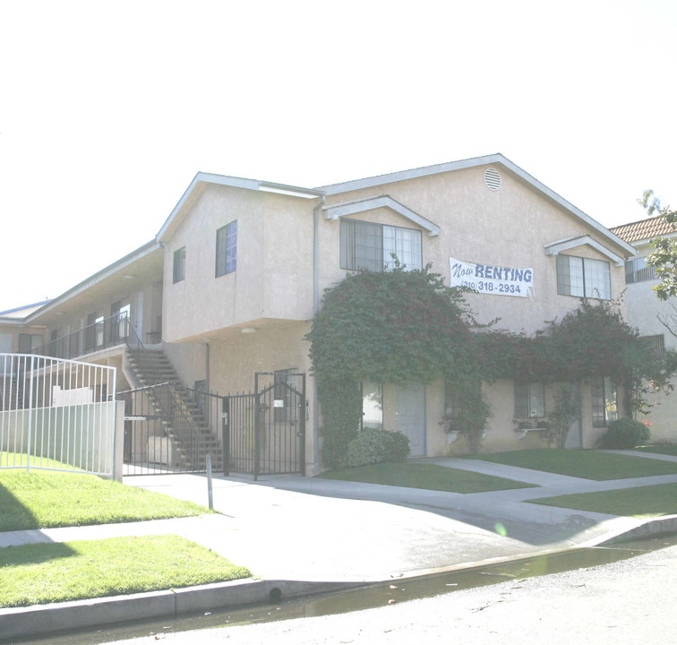 5312 Arbor Vitae St in Los Angeles, CA - Foto de edificio