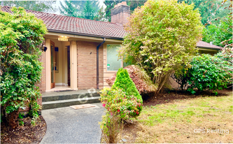 10340 Fischer Pl NE in Seattle, WA - Building Photo