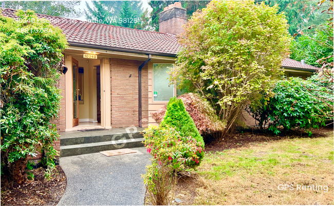 property at 10340 Fischer Pl NE