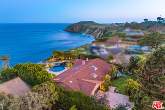 29020 Cliffside Dr in Malibu, CA - Building Photo - Building Photo