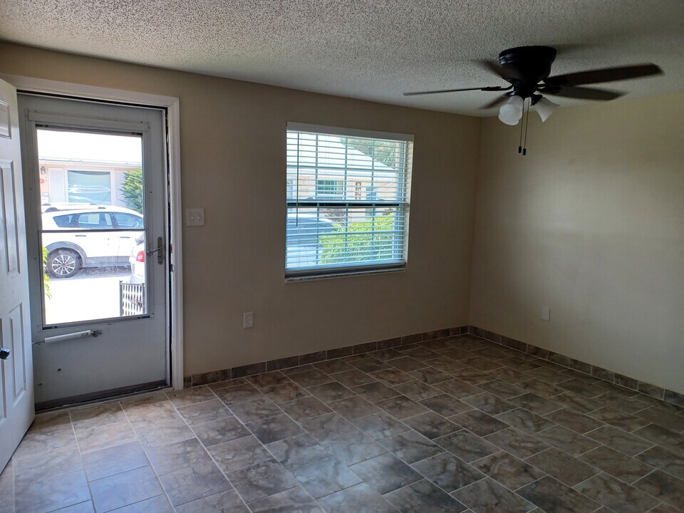 4915 Filner St in New Port Richey, FL - Building Photo