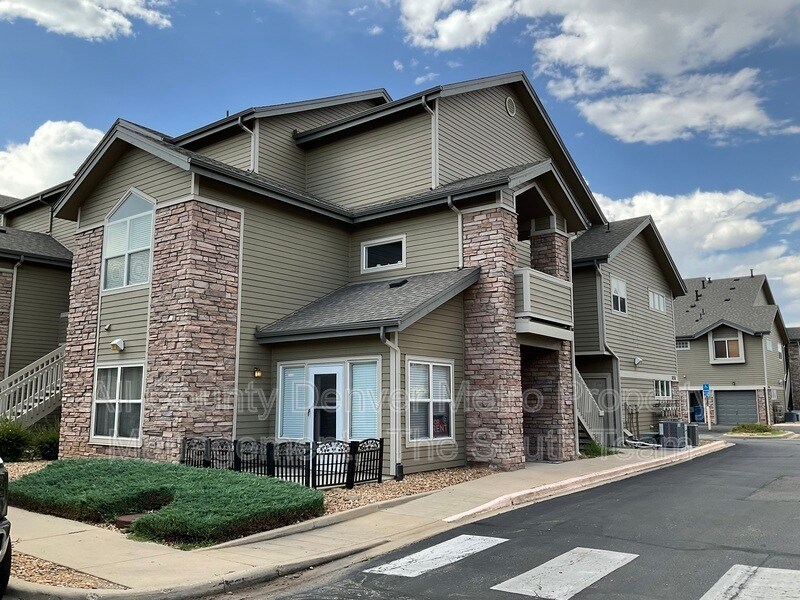 3235 S Walden Ct in Aurora, CO - Building Photo