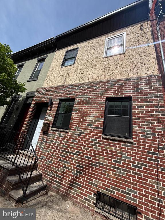 property at 1925 Montrose St