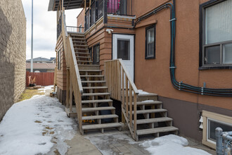 106 26 Av NW in Calgary, AB - Building Photo - Building Photo