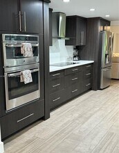 3231 Salzedo St in Coral Gables, FL - Foto de edificio - Building Photo