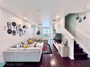 450 NE 2nd Ave in Fort Lauderdale, FL - Foto de edificio - Building Photo
