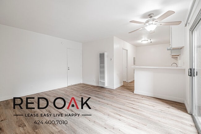 15005 Sherman Way in Los Angeles, CA - Building Photo - Building Photo