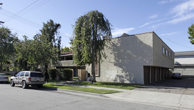 145 E Ash Ave in Fullerton, CA - Building Photo - Building Photo