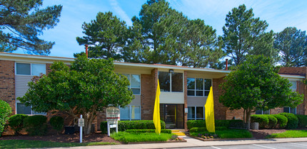 Wellington at Western Branch Apartments in Chesapeake, VA - Building Photo - Building Photo