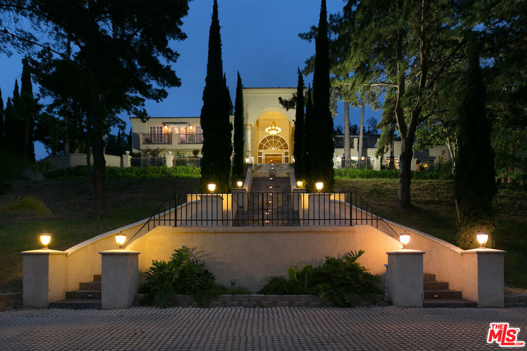 459 Flores De Oro in Rancho Santa Fe, CA - Building Photo