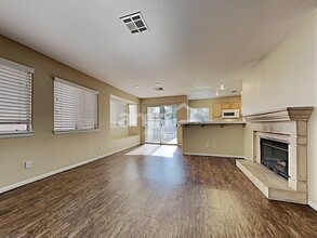 1824 Glenwillow Dr in Las Vegas, NV - Building Photo - Building Photo