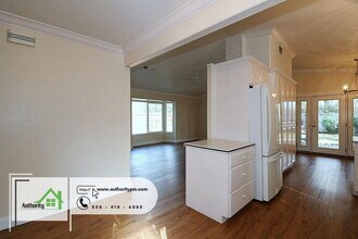 256 Newport Dr in Redding, CA - Building Photo - Building Photo