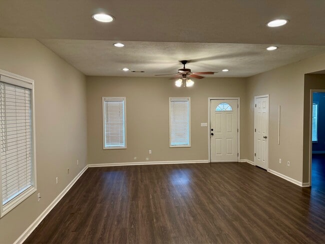 108 Gardenview Dr in Saltillo, MS - Building Photo - Building Photo