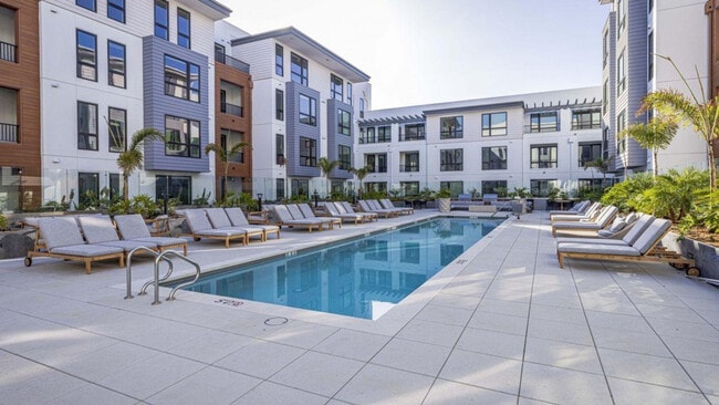 100 Aspen Way in Mountain View, CA - Building Photo - Building Photo