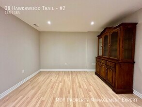 38 Hawkswood Trail in Hamilton, ON - Building Photo - Building Photo