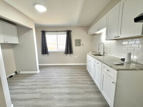 24833 Lauren Ave in Warren, MI - Building Photo - Building Photo