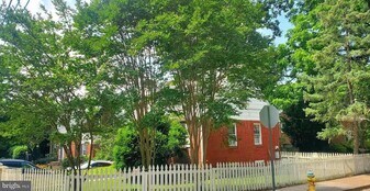 1018 N Harrison St in Arlington, VA - Building Photo