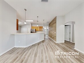 2450 Creekfront Dr in Green Cove Springs, FL - Foto de edificio - Building Photo
