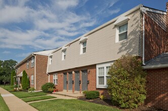 20 Church Rd in Maple Shade, NJ - Foto de edificio - Building Photo