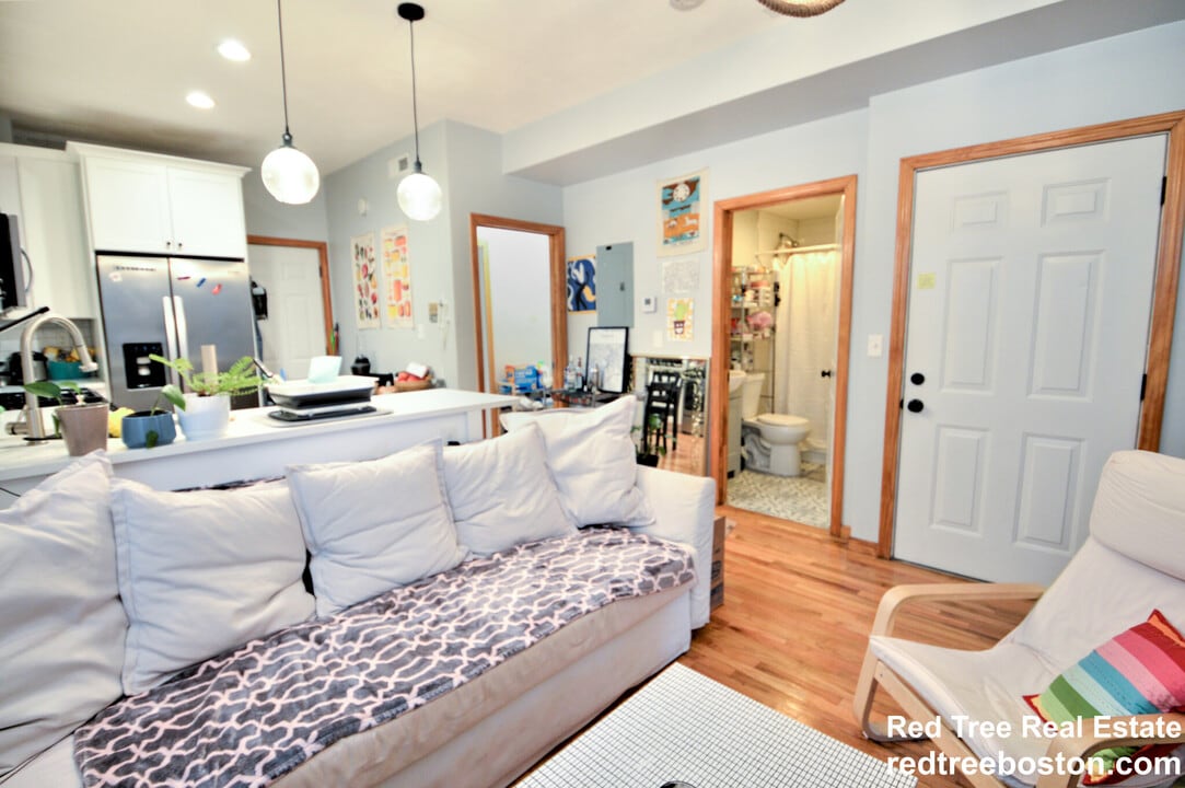 179 Putnam St, Unit 3 in Boston, MA - Building Photo