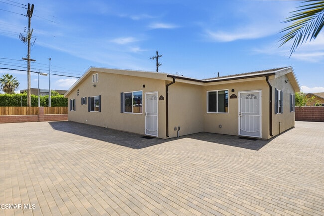 13100 Filmore St in Los Angeles, CA - Building Photo - Building Photo