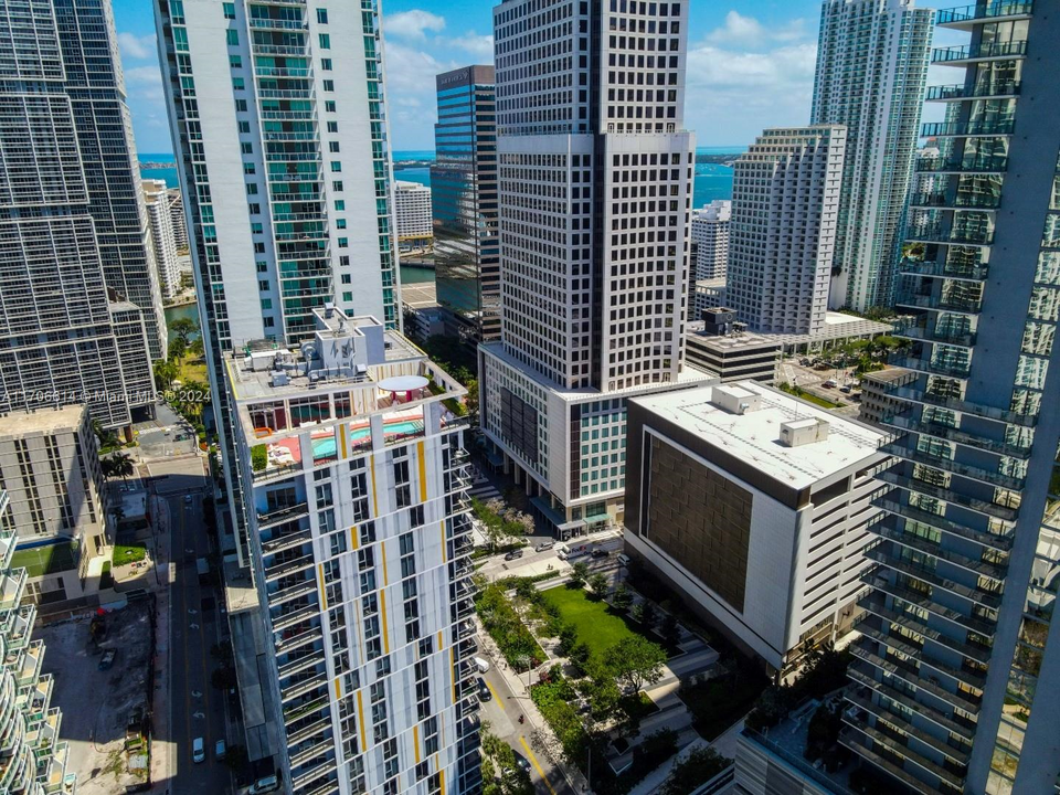 31 SE 5th St, Unit 1708 in Miami, FL - Building Photo