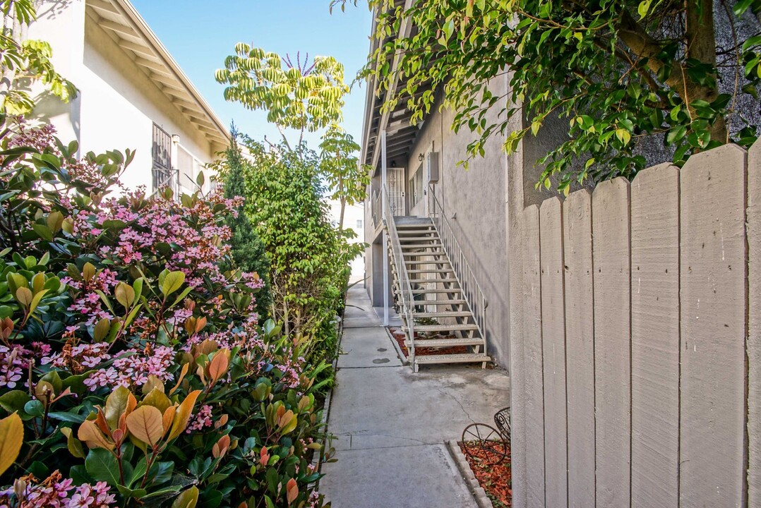 1213 Amethyst St in Redondo Beach, CA - Building Photo
