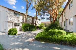 325 S Johnson St in Kennewick, WA - Building Photo