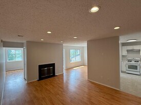 63 Perkins Dr in West Orange, NJ - Building Photo