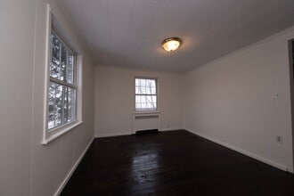 956 Jefferson Dr in Clairton, PA - Building Photo - Building Photo