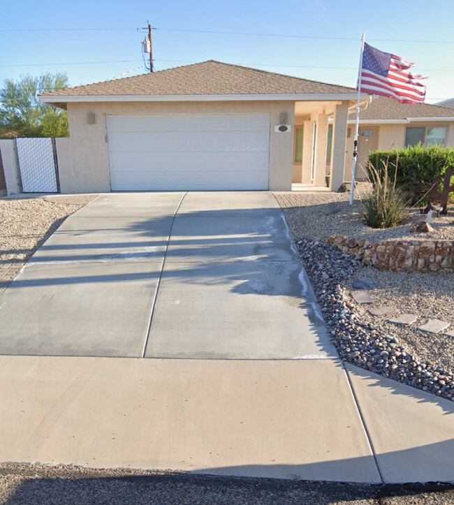 2770 Diablo Dr in Lake Havasu City, AZ - Foto de edificio - Building Photo