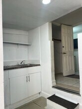 3131 W 16th Ave in Hialeah, FL - Foto de edificio - Building Photo