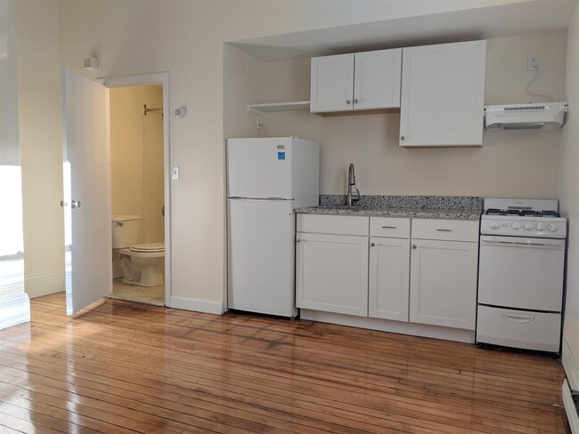 15 Cameron Ave, Unit Rear in Somerville, MA - Building Photo - Building Photo