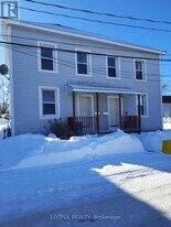 60 Victoria Ave in Smiths Falls, ON - Building Photo