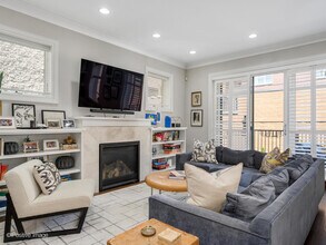 1046 W Altgeld St in Chicago, IL - Building Photo - Building Photo