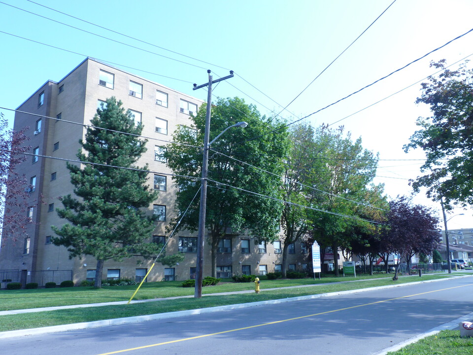 Benville Court Apartments in Toronto, ON - Building Photo