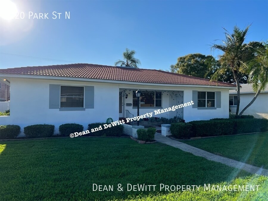 220 Park St N in St. Petersburg, FL - Building Photo