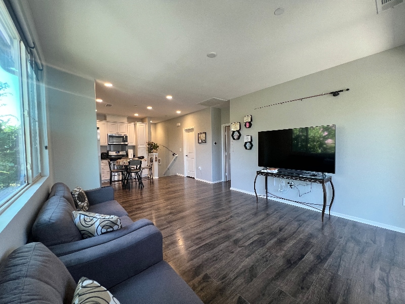 3230 E Yountville Dr in Ontario, CA - Building Photo