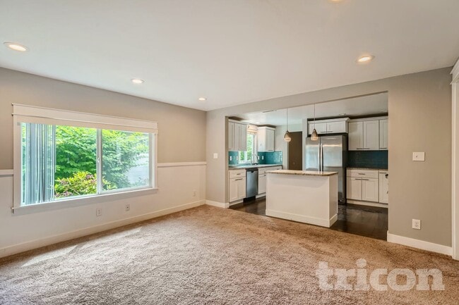 711 Le-Lou-Wa Pl NE in Tacoma, WA - Building Photo - Building Photo