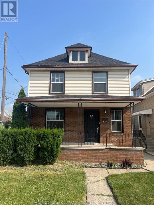 836 Elliott St E in Windsor, ON - Building Photo
